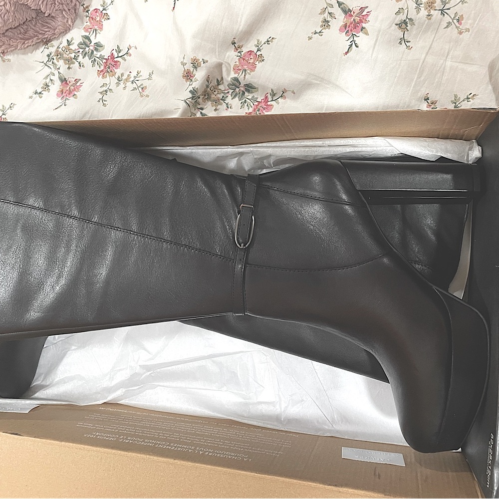 NWW SIZE 9 TALL BLACK LEA PLATFORM BOOT